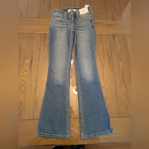 Hollister Women's Low-Rise Medium Wash Embroidered Florals Bootcut Jeans 23W NWT